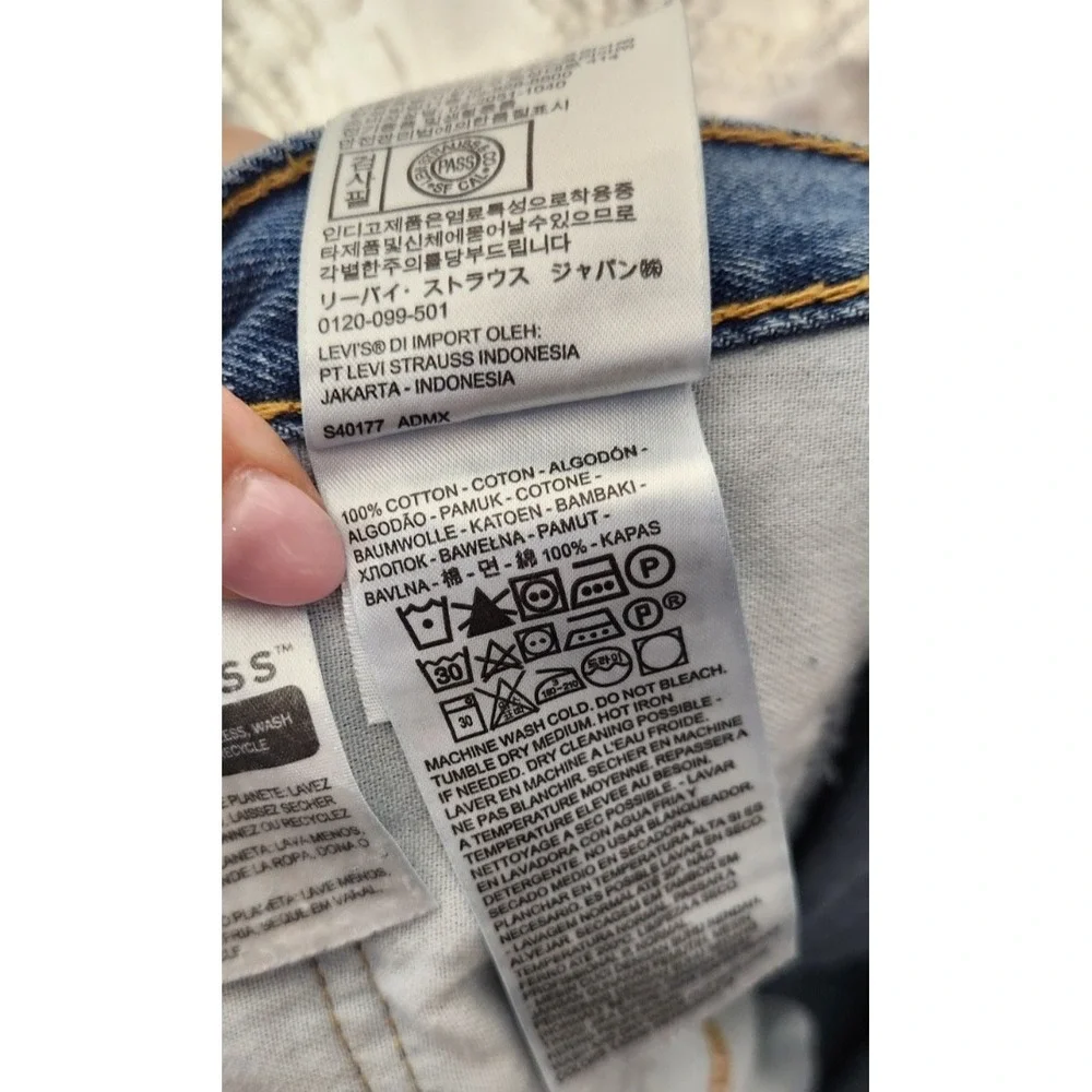 Levi's Men's 550 Jeans Size 46x30 Blue Classic Relaxed Straight No‎ Holes